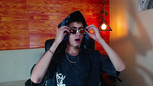 Snapshot of Bastiaan_28 chatting on 02/22/25, 03:56 Bastiaan 28 online show from 02/22/25, 03:56