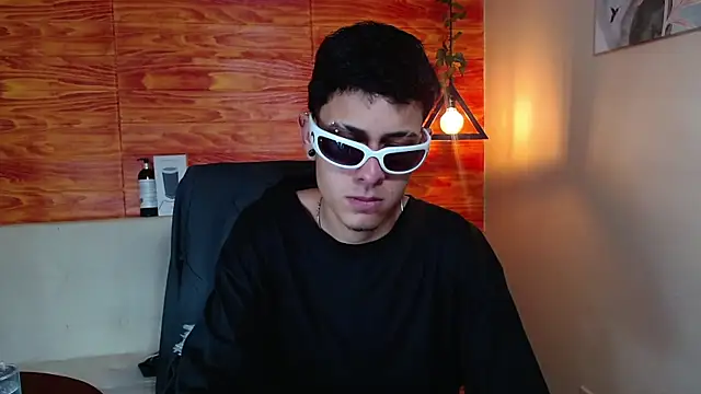 Snapshot of Bastiaan_28 chatting on 02/07/25, 07:29 Bastiaan 28 online show from 02/07/25, 07:29