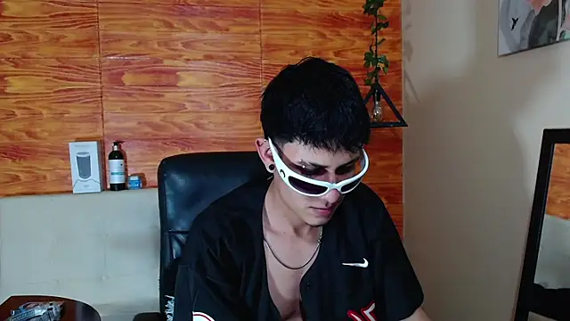 Snapshot of Bastiaan_28 chatting on 02/12/25, 09:20 Bastiaan 28 online show from 02/12/25, 09:20