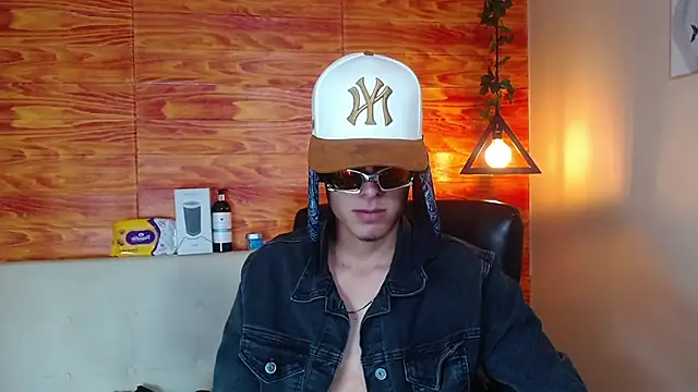 Snapshot of Bastiaan_28 chatting on 02/14/25, 04:58 Bastiaan 28 online show from 02/14/25, 04:58