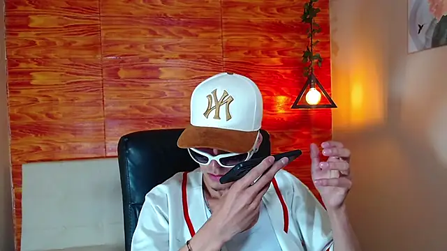 Snapshot of Bastiaan_28 chatting on 02/20/25, 08:50 Bastiaan 28 online show from 02/20/25, 08:50