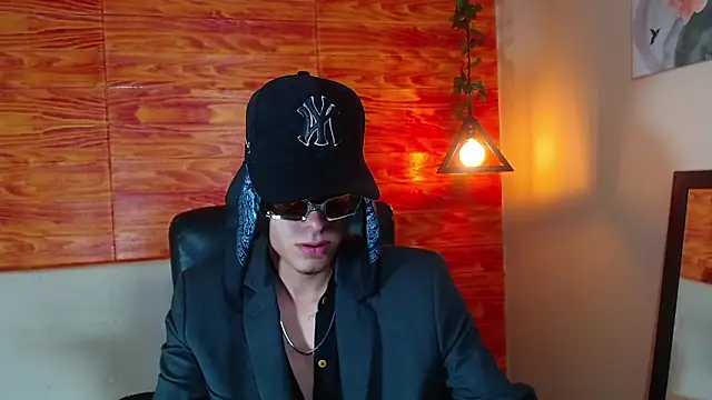 Snapshot of Bastiaan_28 chatting on 02/16/25, 03:04 Bastiaan 28 online show from 02/16/25, 03:04