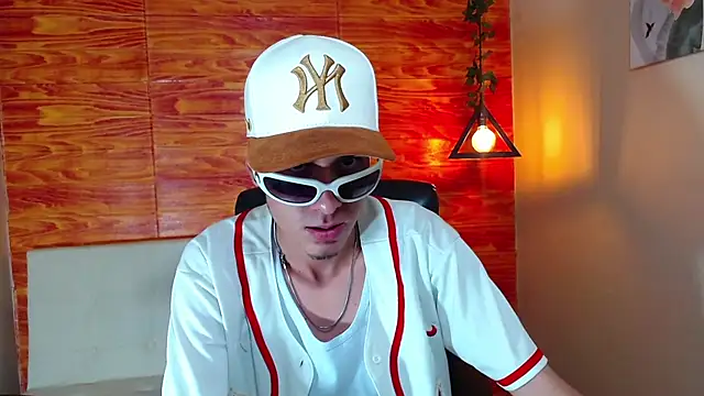 Snapshot of Bastiaan_28 chatting on 02/20/25, 05:44 Bastiaan 28 online show from 02/20/25, 05:44