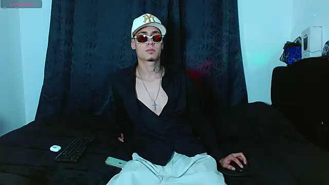 Bastiaan 28 online show from 11/23/25, 03:49