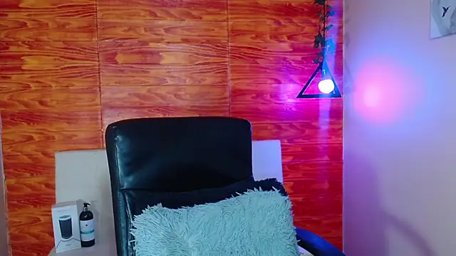 Snapshot of Bastiaan_28 chatting on 03/20/25, 03:13 Bastiaan 28 online show from 03/20/25, 03:13