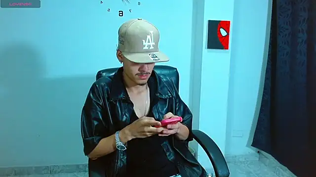 Snapshot of Bastiaan_28 chatting on 09/19/25, 02:04 Bastiaan 28 online show from 09/19/25, 02:04