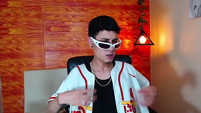 Snapshot of Bastiaan_28 chatting on 03/16/25, 03:25 Bastiaan 28 online show from 03/16/25, 03:25