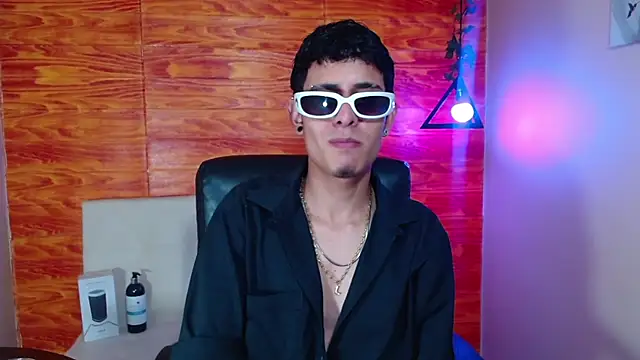 Snapshot of Bastiaan_28 chatting on 03/20/25, 06:19 Bastiaan 28 online show from 03/20/25, 06:19