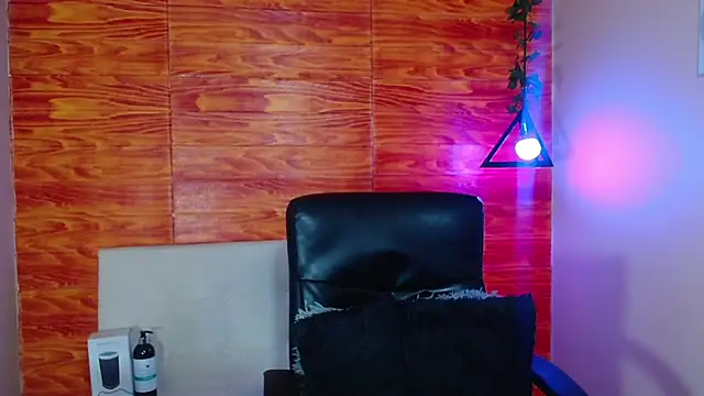 Snapshot of Bastiaan_28 chatting on 03/21/25, 03:44 Bastiaan 28 online show from 03/21/25, 03:44