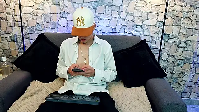 Bastiaan 28 online show from 11/20/25, 04:57