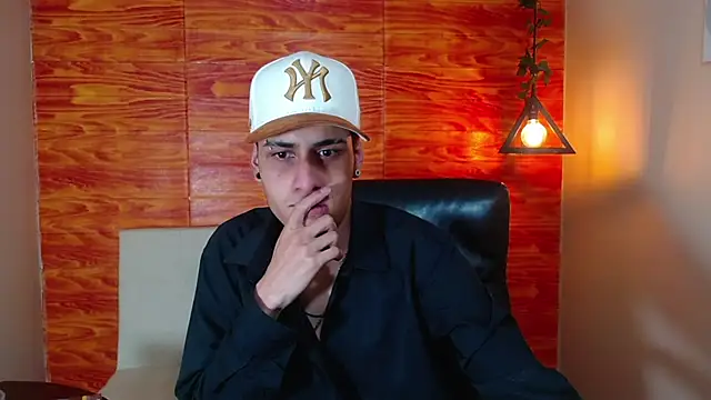 Snapshot of Bastiaan_28 chatting on 03/14/25, 02:31 Bastiaan 28 online show from 03/14/25, 02:31