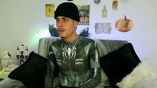 Snapshot of Bastiaan_28 chatting on 10/18/25, 03:30 Bastiaan 28 online show from 10/18/25, 03:30