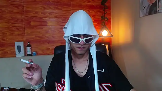 Snapshot of Bastiaan_28 chatting on 02/12/25, 03:18 Bastiaan 28 online show from 02/12/25, 03:18