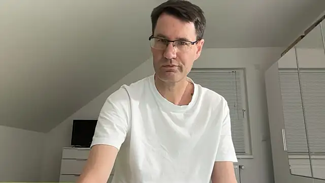 zxzx cam1 online show from 02/13/26, 04:40