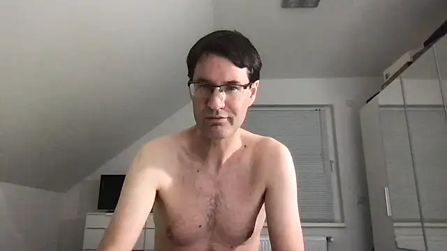 Snapshot of zxzx_cam1 chatting on 12/01/24, 10:59 zxzx cam1 online show from 12/01/24, 10:59