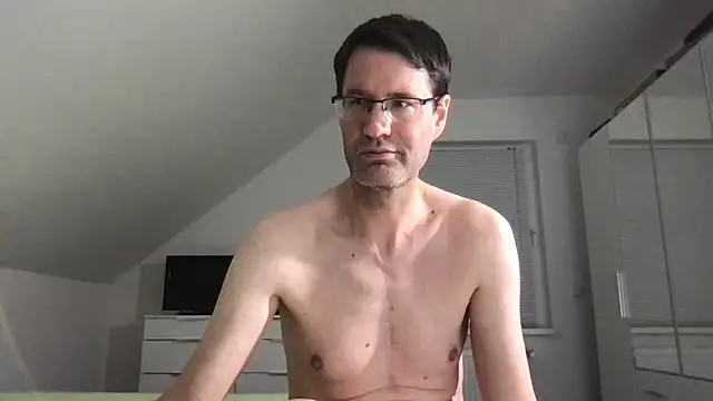 Snapshot of zxzx_cam1 chatting on 02/21/25, 04:59 zxzx cam1 online show from 02/21/25, 04:59