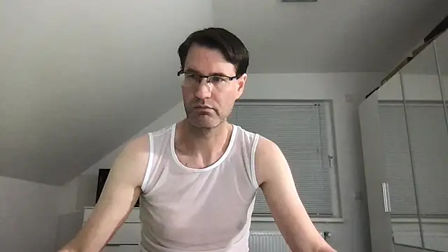 Snapshot of zxzx_cam1 chatting on 10/19/25, 03:15 zxzx cam1 online show from 10/19/25, 03:15