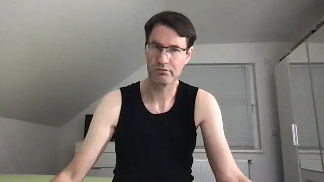 Snapshot of zxzx_cam1 chatting on 10/05/25, 03:14 zxzx cam1 online show from 10/05/25, 03:14