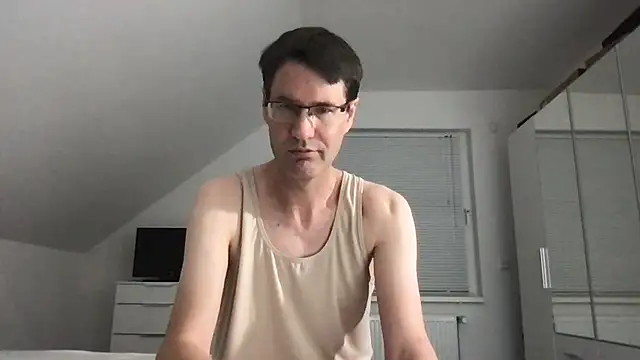 Snapshot of zxzx_cam1 chatting on 09/10/25, 02:49 zxzx cam1 online show from 09/10/25, 02:49