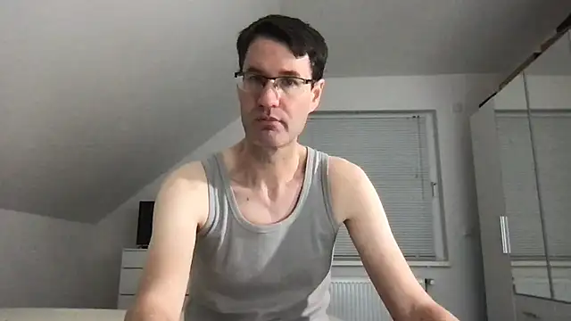 zxzx cam1 online show from 12/05/25, 06:28