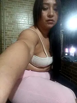 Snapshot of alondraabrown chatting on 09/20/25, 03:11 alondraabrown online show from 09/20/25, 03:11