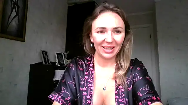 Snapshot of AngelinaLove28 chatting on 09/28/25, 06:42 AngelinaLove28 online show from 09/28/25, 06:42