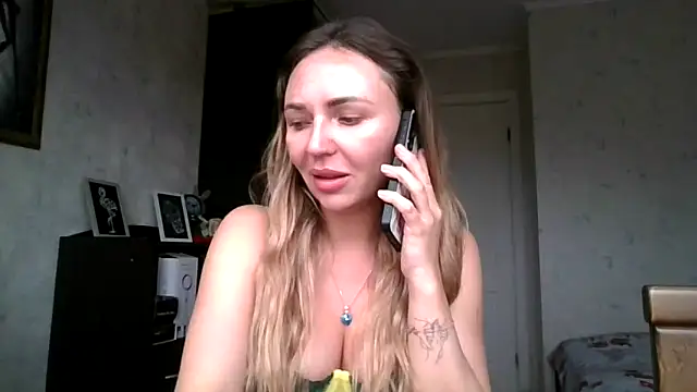 AngelinaLove28 online show from 10/28/25, 07:18