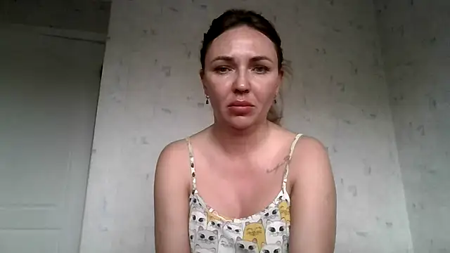 AngelinaLove28 online show from 05/25/26, 06:23