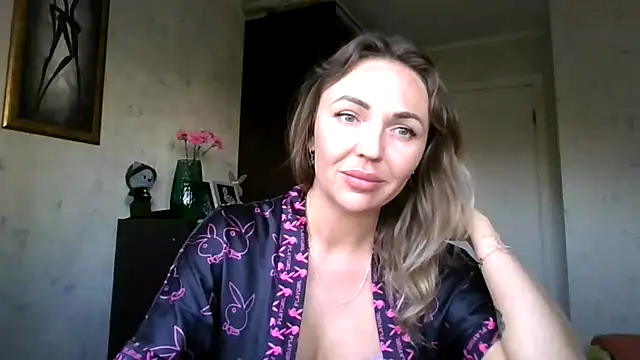 Snapshot of AngelinaLove28 chatting on 09/15/25, 06:47 AngelinaLove28 online show from 09/15/25, 06:47