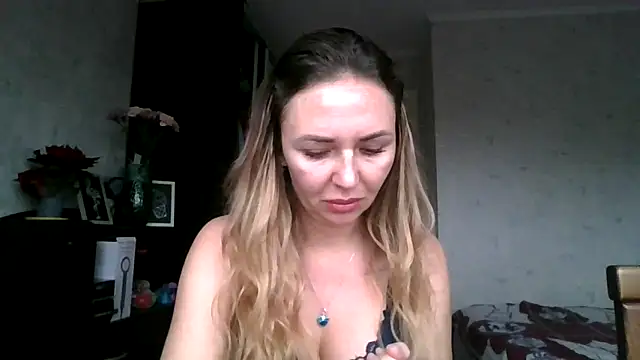 AngelinaLove28 online show from 12/16/25, 07:45