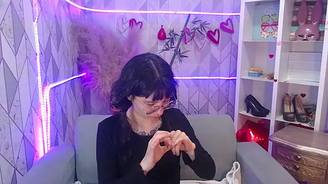 charlottemoonxz online show from 09/15/25, 07:47
