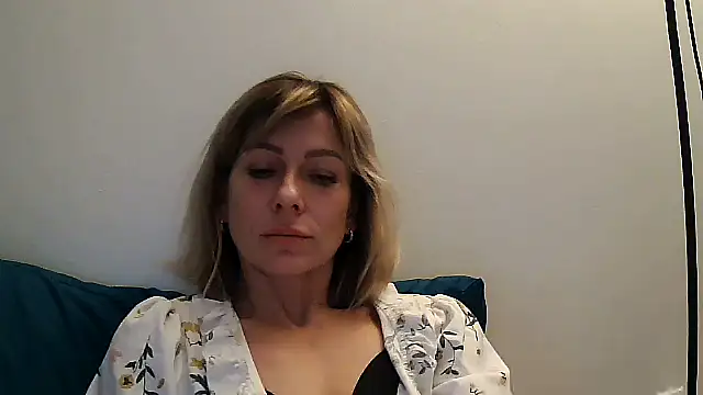 Snapshot of anechka1 chatting on 12/22/25, 09:15 anechka1 online show from 12/22/25, 09:15