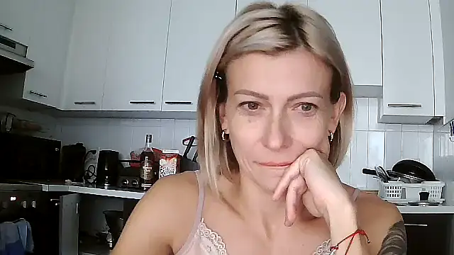 Snapshot of anechka1 chatting on 09/19/25, 02:10 anechka1 online show from 09/19/25, 02:10