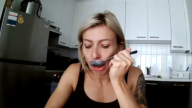 Snapshot of anechka1 chatting on 09/16/25, 01:45 anechka1 online show from 09/16/25, 01:45