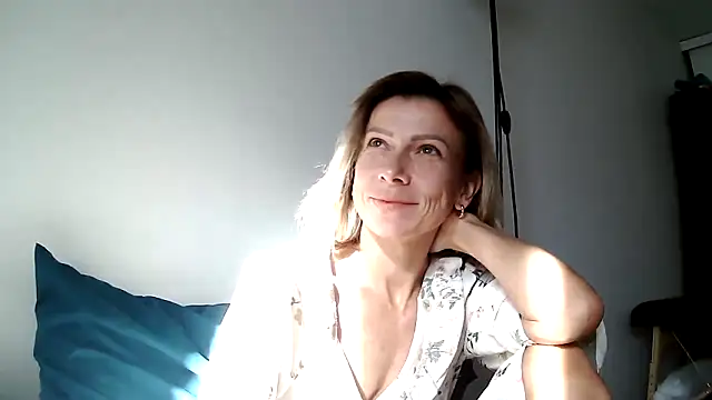 Snapshot of anechka1 chatting on 11/29/25, 04:18 anechka1 online show from 11/29/25, 04:18