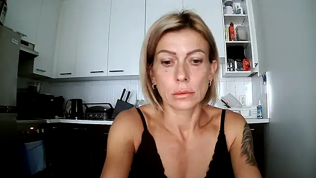 Snapshot of anechka1 chatting on 09/10/25, 01:32 anechka1 online show from 09/10/25, 01:32