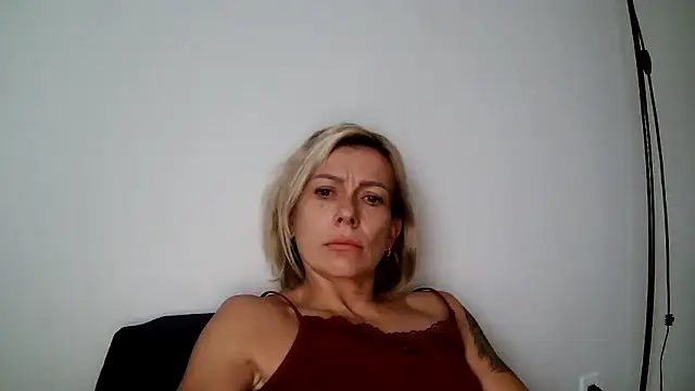 Snapshot of anechka1 chatting on 10/13/25, 12:18 anechka1 online show from 10/13/25, 12:18