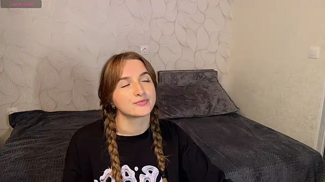 Snapshot of Vibe_to_night chatting on 11/14/25, 12:20 Vibe to night online show from 11/14/25, 12:20