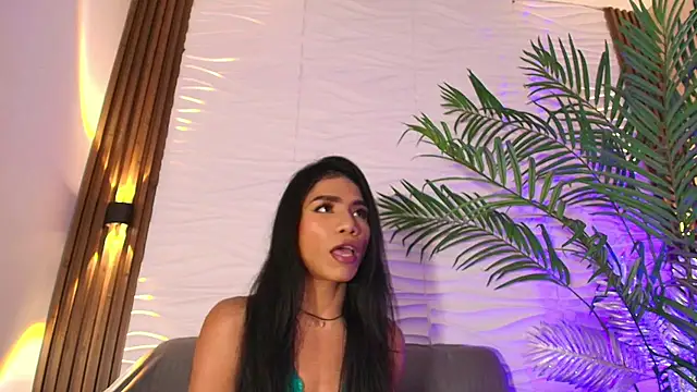 Snapshot of kimberly_Gonzalez1 chatting on 11/15/25, 03:54 kimberly Gonzalez1 online show from 11/15/25, 03:54