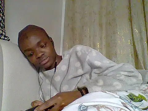 Snapshot of Saintadushe chatting on 10/12/25, 11:17 Saintadushe online show from 10/12/25, 11:17