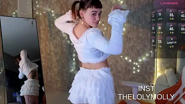 Snapshot of LolyMolli chatting on 10/18/25, 10:06 LolyMolli online show from 10/18/25, 10:06