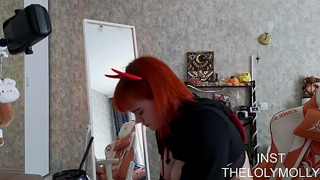 Snapshot of LolyMolli chatting on 06/19/26, 10:43 LolyMolli online show from 06/19/26, 10:43