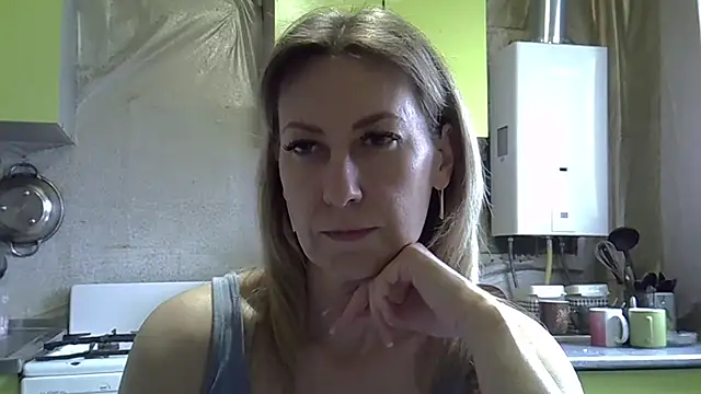 Snapshot of AshleyXHoney chatting on 04/24/26, 07:10 AshleyXHoney online show from 04/24/26, 07:10