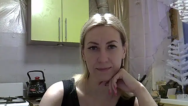 Snapshot of AshleyXHoney chatting on 12/26/24, 05:26 AshleyXHoney online show from 12/26/24, 05:26