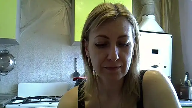 Snapshot of AshleyXHoney chatting on 03/18/25, 09:12 AshleyXHoney online show from 03/18/25, 09:12