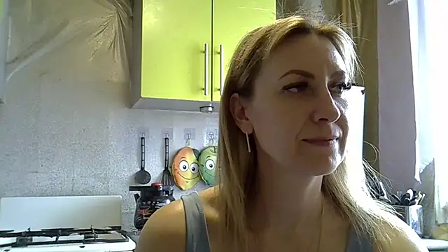 Snapshot of AshleyXHoney chatting on 03/05/25, 10:00 AshleyXHoney online show from 03/05/25, 10:00