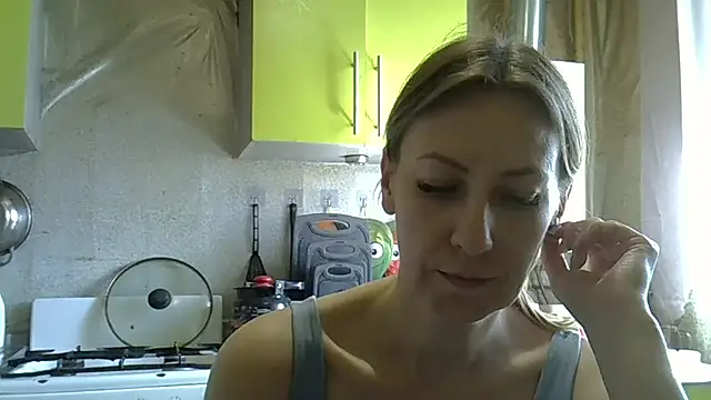 Snapshot of AshleyXHoney chatting on 05/05/26, 07:44 AshleyXHoney online show from 05/05/26, 07:44