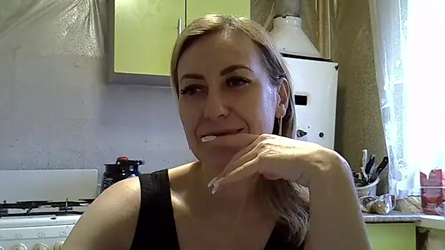 Snapshot of AshleyXHoney chatting on 12/03/24, 08:44 AshleyXHoney online show from 12/03/24, 08:44