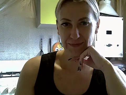 Snapshot of AshleyXHoney chatting on 09/18/25, 07:00 AshleyXHoney online show from 09/18/25, 07:00