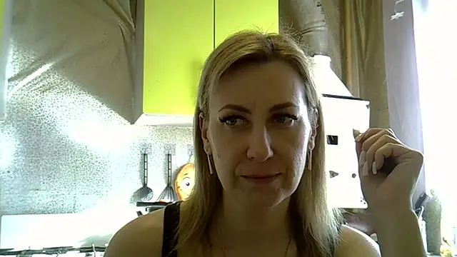 Snapshot of AshleyXHoney chatting on 03/19/25, 07:18 AshleyXHoney online show from 03/19/25, 07:18